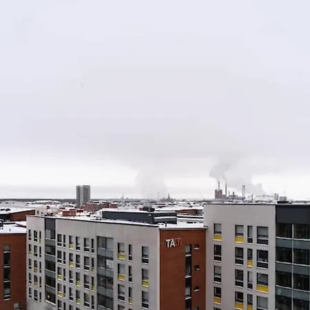 Tyylikaes Parvekkeellinen Yksioe Hienoilla Naekymillae *